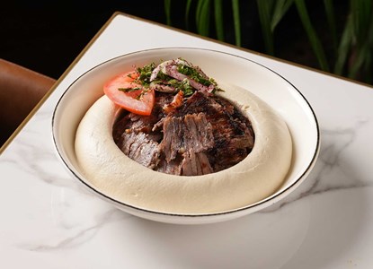 حمّص مع شاورمة لحمة