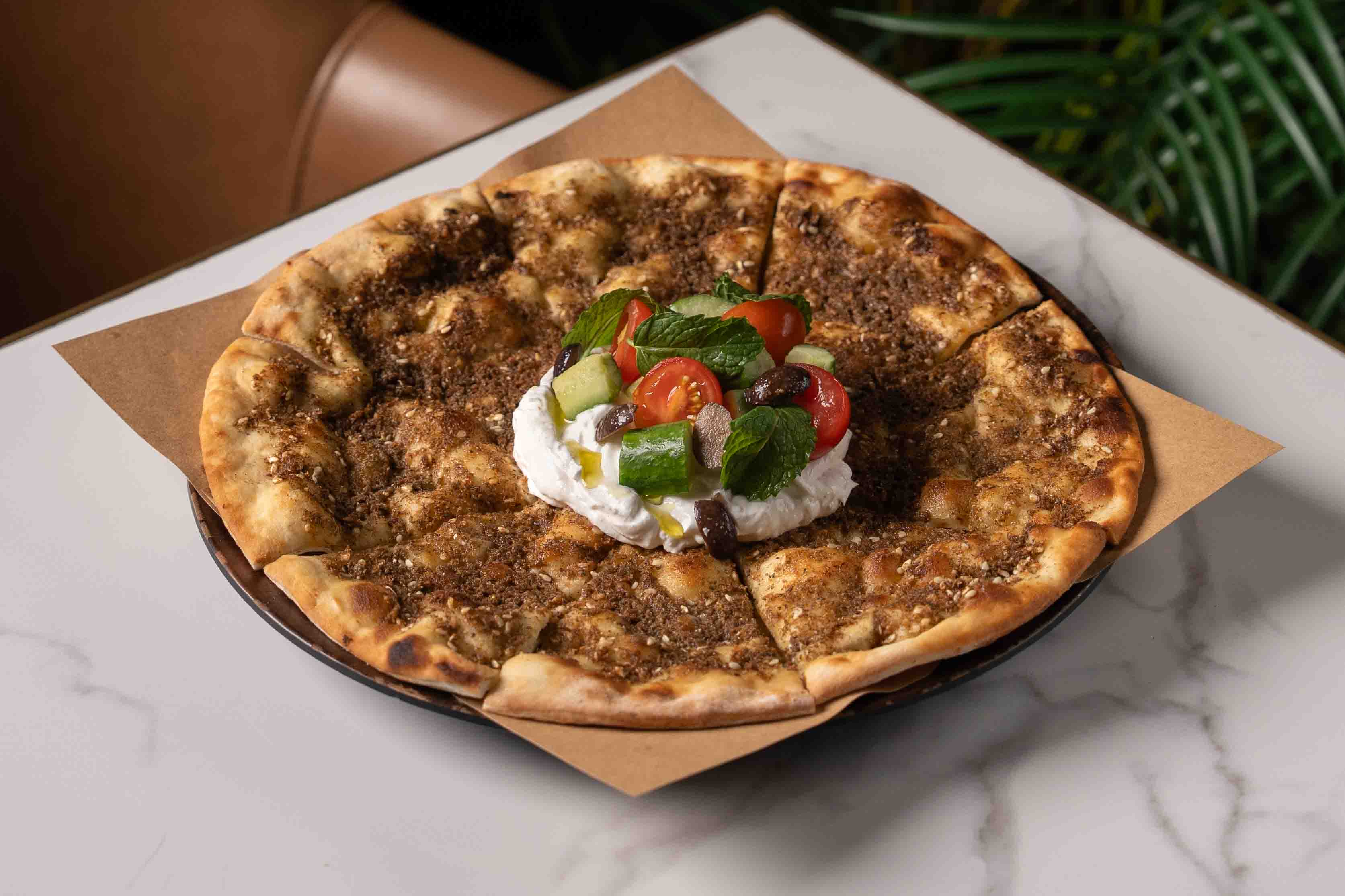 زعتر مع لبنة