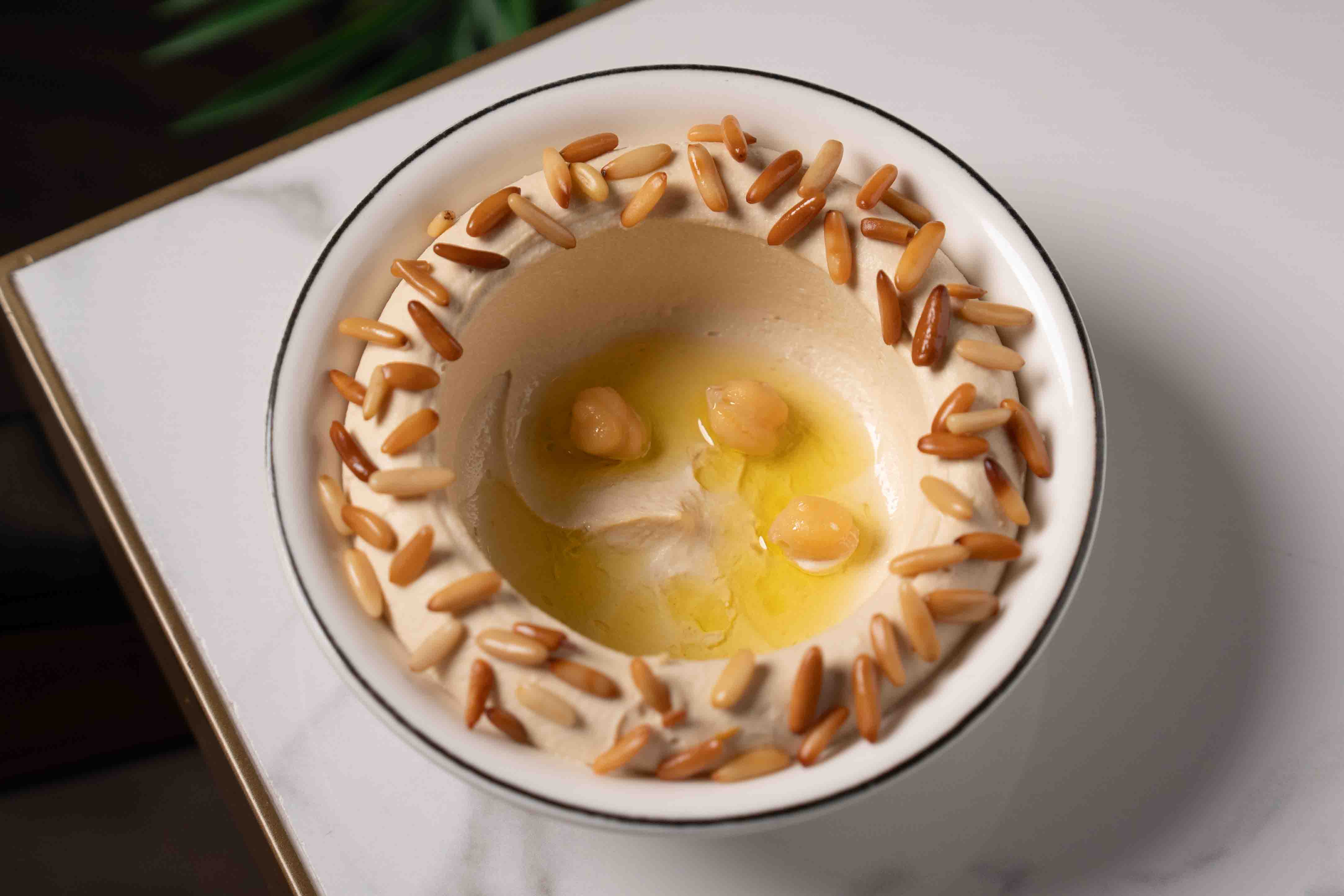 حّمص مع صنوبر