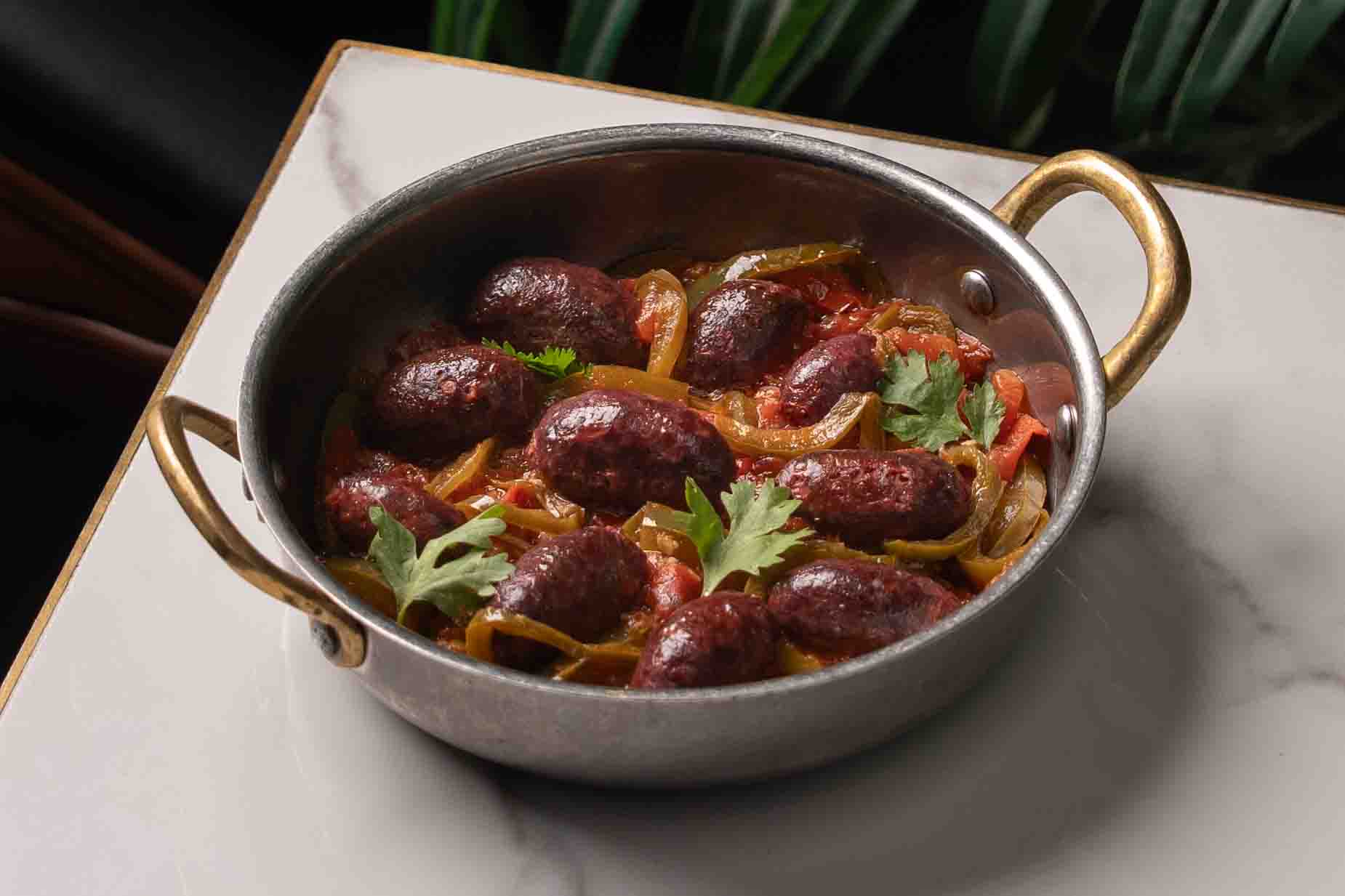 سجق مع بندورة